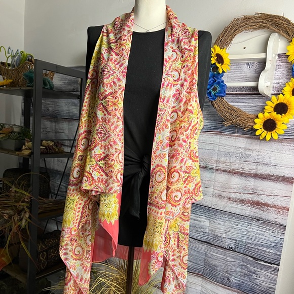 Beautiful Womens cover up - Picture 3 of 9